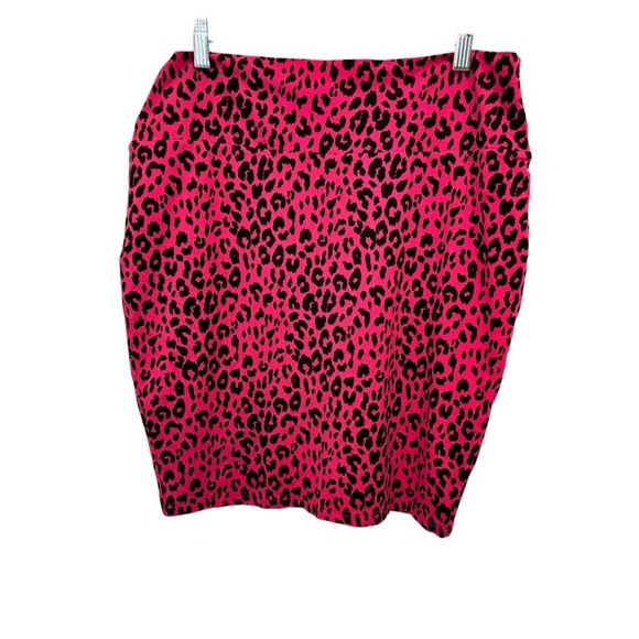 Forever 21 Size XL Pink Animal Print Lined  Stretch Knit Skirt - Picture 1 of 3